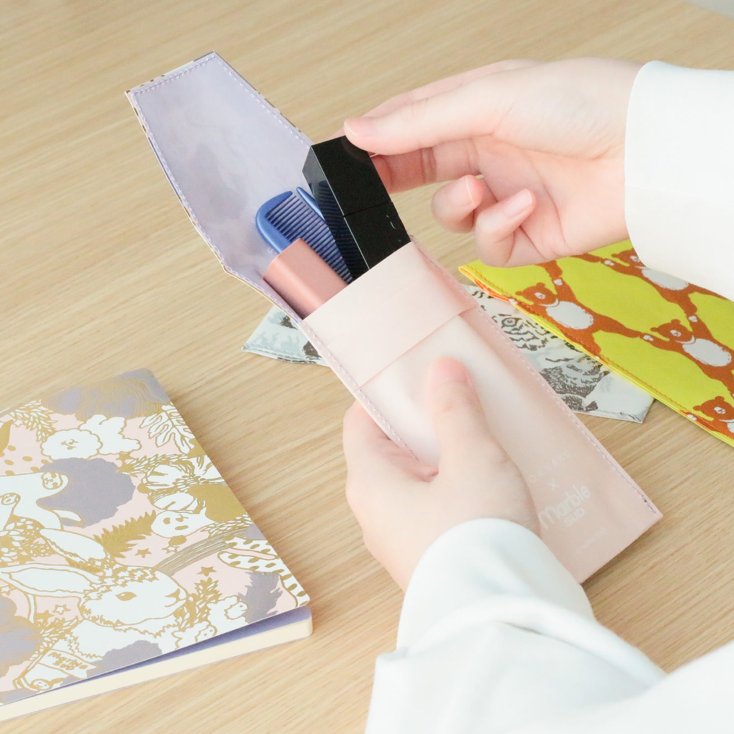 marble SUD Slim Pouch "face"